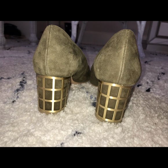 Brian Atwood olive suede pumps w gold block heel - Picture 6 of 6